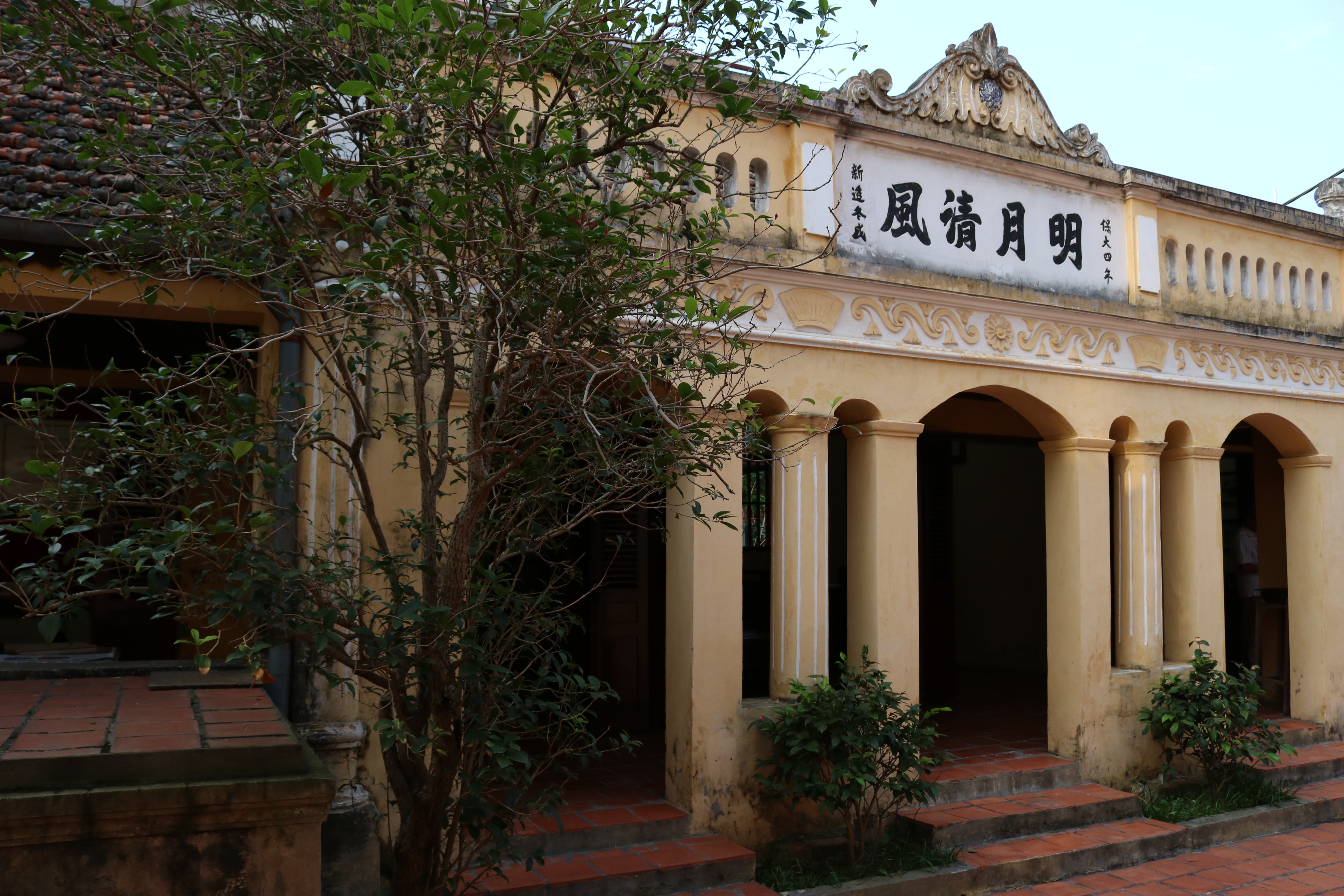 Những kỷ vật in đậm hình bóng Người